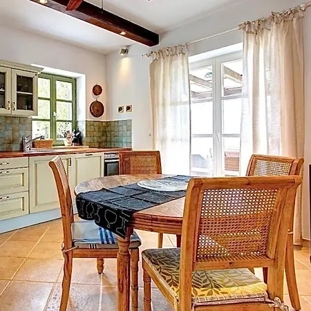 Emilie ルンバルダ